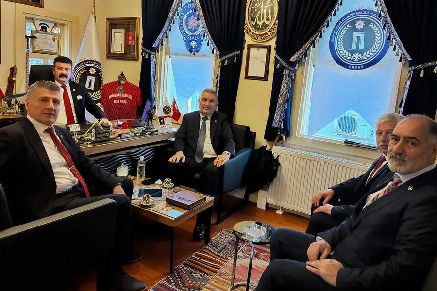 EMSAV’a emekli polis başkanlarından anlamlı ziyaret EMSAV Emniyet Teşkilatı