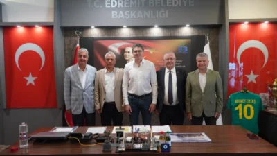Balıkesir Edremit Belediyesi’nde bayramlaşma coşkusu Balıkesir Edremit Belediyesi’nin ev