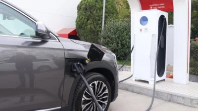  Otomotiv sektörü; elektrikli araçlar,