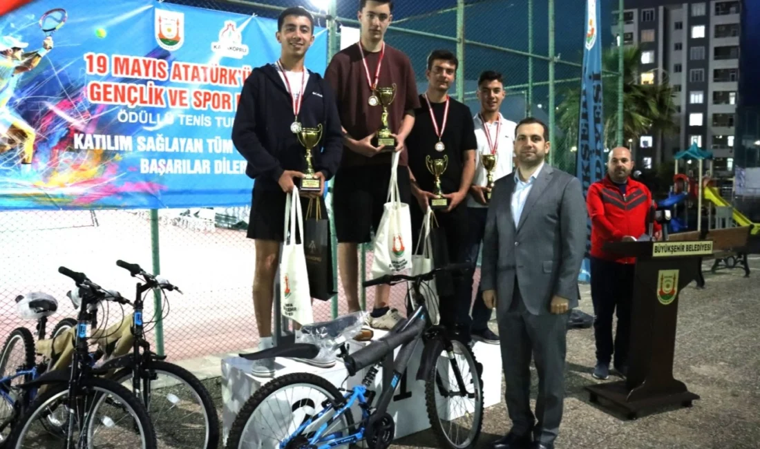 Tenis şampiyonları ödüllerini aldı Şanlıurfa Büyükşehir Belediyesi