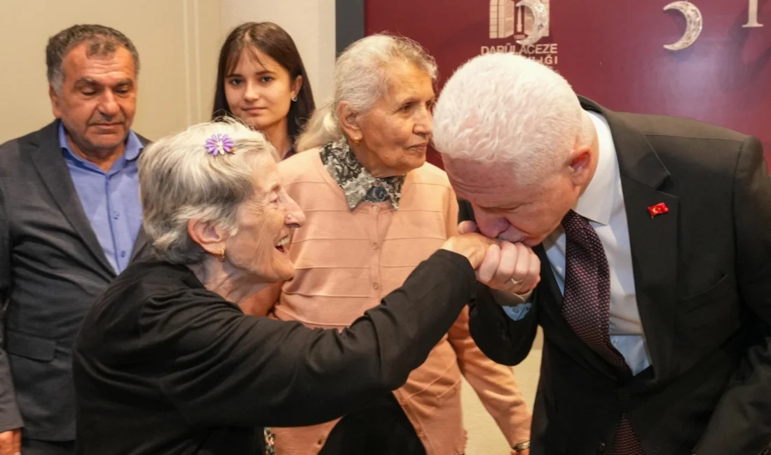 Vali Davut Gül’den Darülaceze’ye bayram ziyareti İstanbul Valisi Davut Gül,