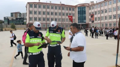 Ankara’da okul çevrelerinde 20 günde yaklaşık 20 bin kişi sorgulandı Ankara’da okul çevrelerinde 20 günde yaklaşık 20 bin kişi sorgulandı